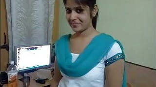 Linda baixinha da bunda sexy fazendo DP com dotados sedentos por sexo - 18-19